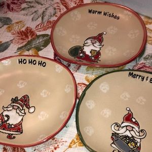 Spectrum designz 2022 set of 3 holiday Santa stoneware appetizer salad plates